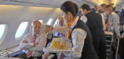 EU dringt auf Ein-Euro-Wasser im Flugzeug